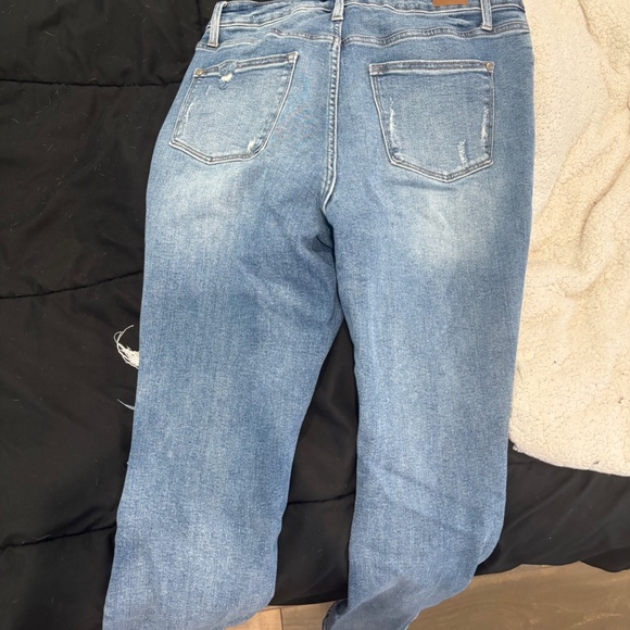 Judy Blue- Super Distressed straight leg jeans - Picture 5 of 5